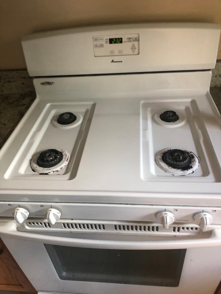 Same gas stovetop cleaned and free of grease after the service