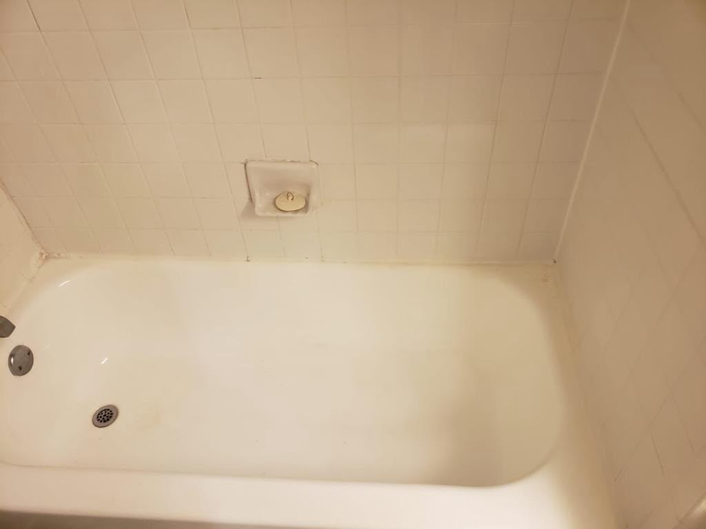 Same bathtub clean and stain-free after a deep cleaning